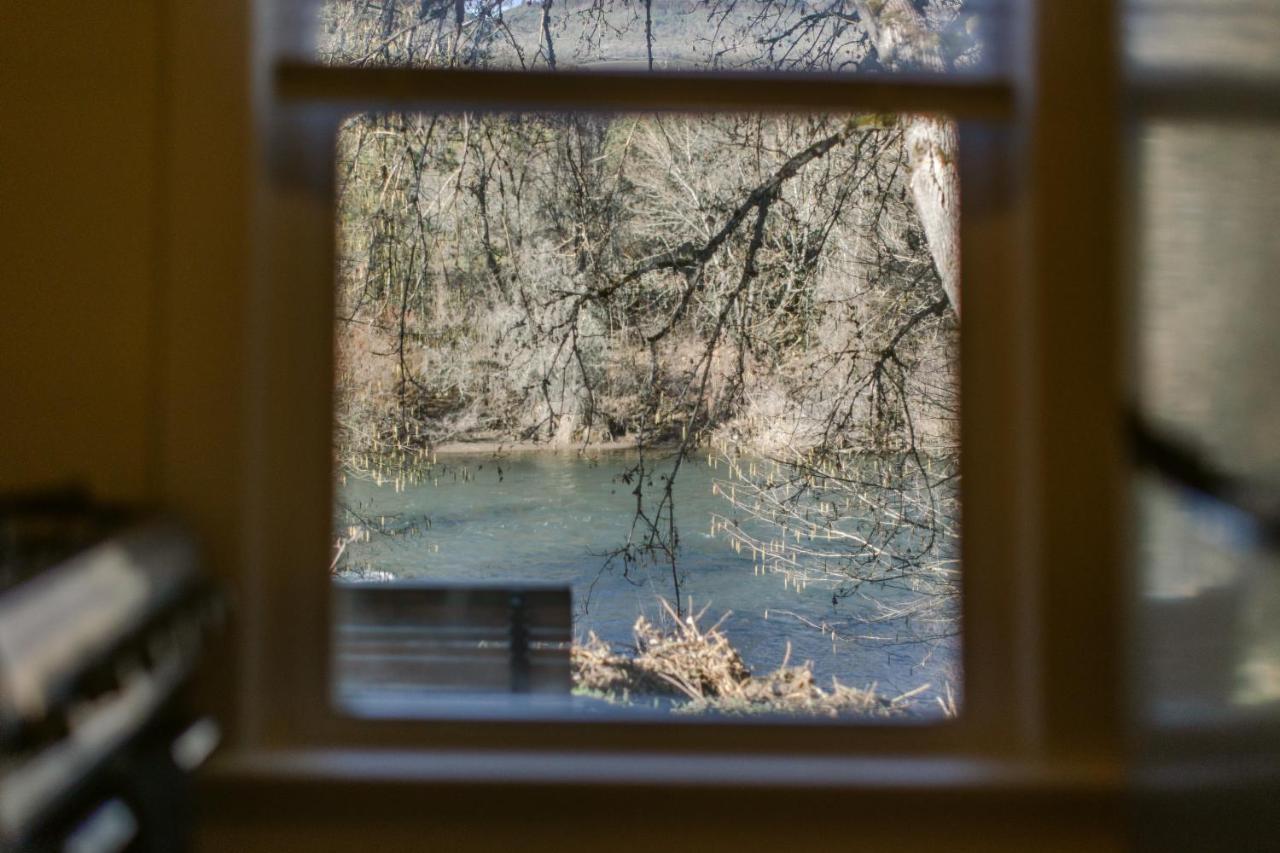 Waterfront River Apartments Rogue River Buitenkant foto